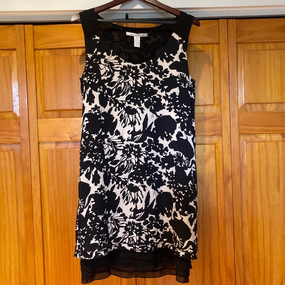 Flawed Diane Von Furstenburg Silk Floral Shift Dress Size 10 Black and Cream